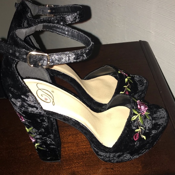 Show stopping, attention getting, classy, sexy 👠 - Picture 3 of 8